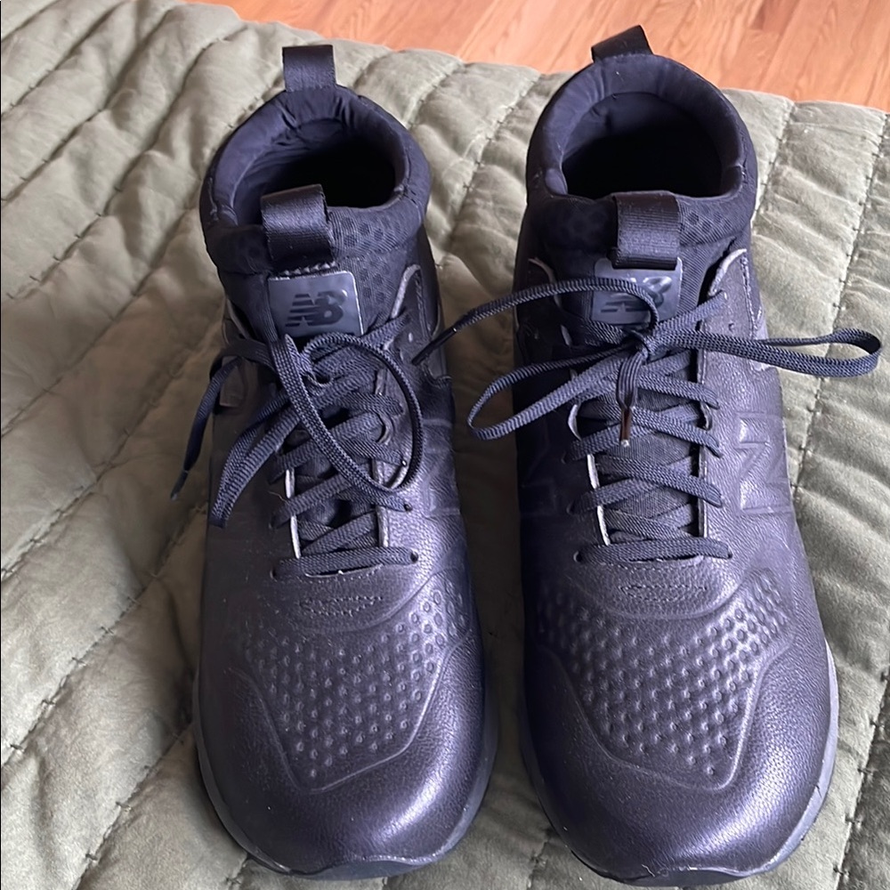 New Balance Men's Black Athletic Shoes
